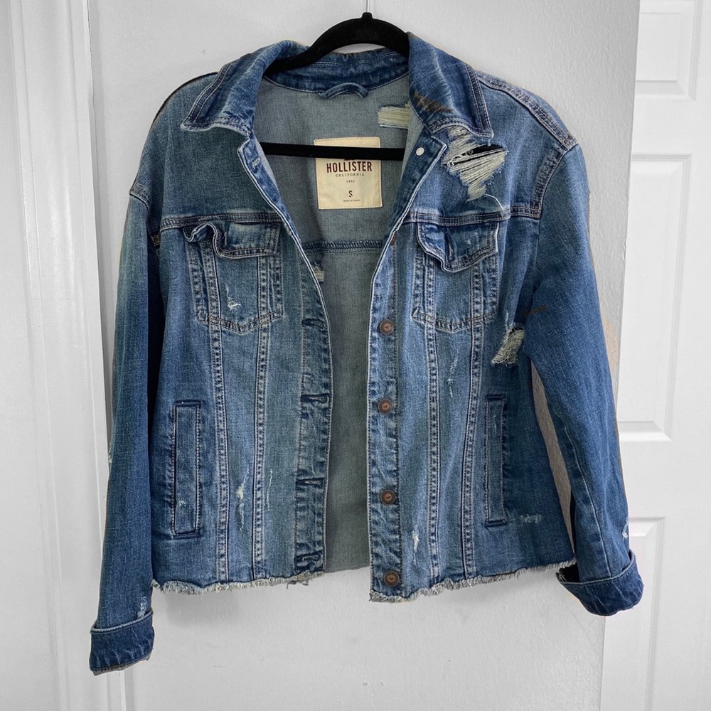 HOLLISTER DISTRESSED DENIM JACKET